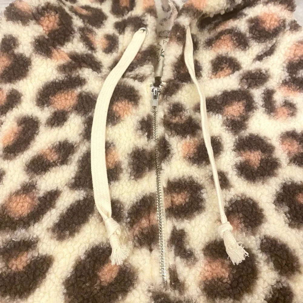 Fantastic Fawn Leopard Jacket - Picture 2 of 4